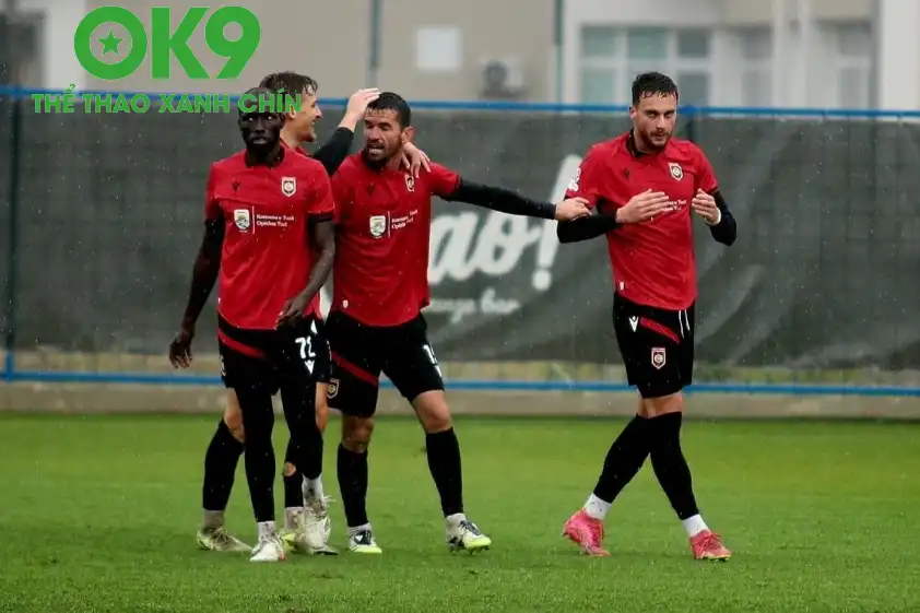 Trận đấu tương đối cân bằng giữa cả 2 đội